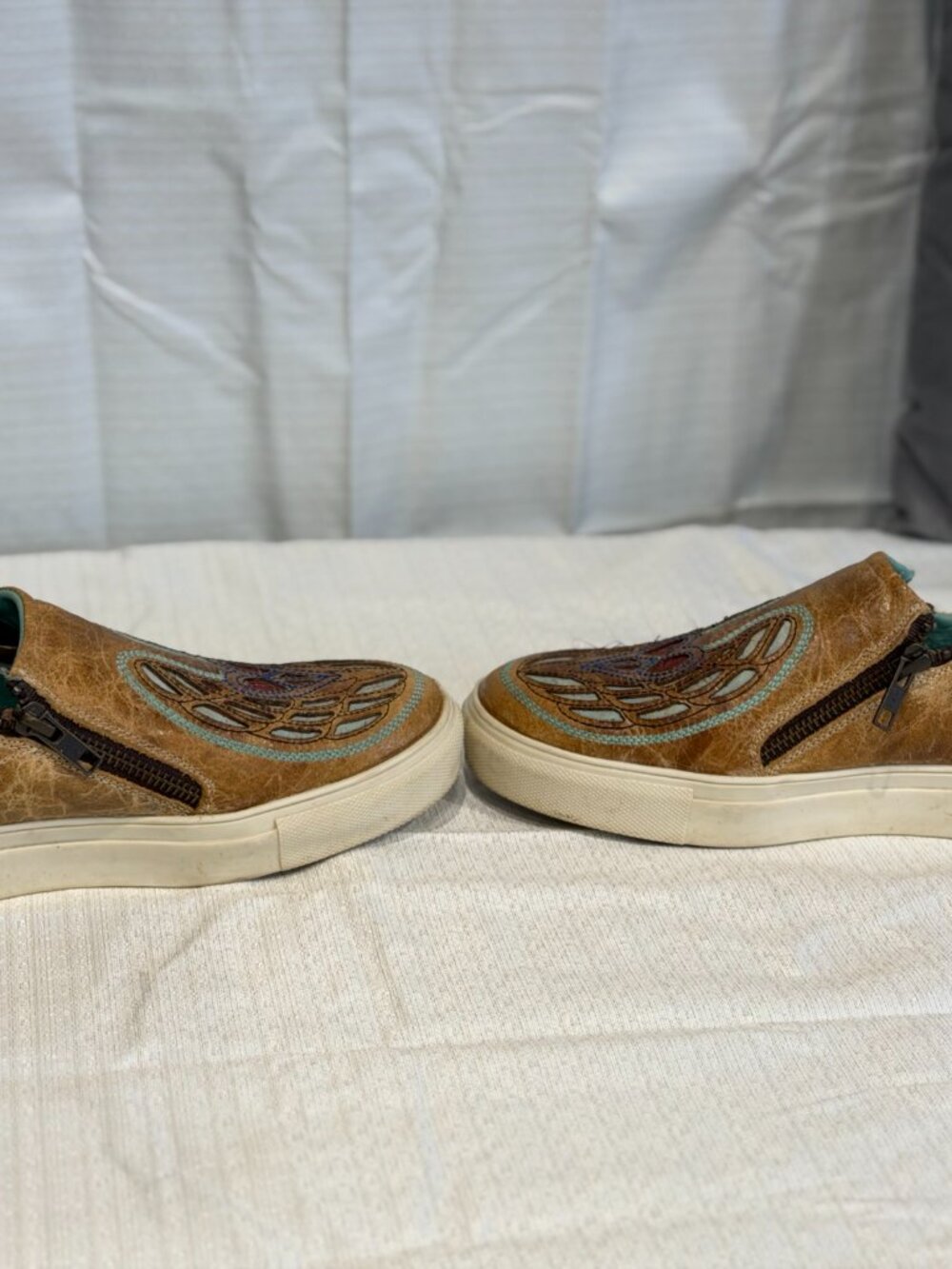 Corral Distressed Tan Winged Heart Zip Casual Shoes E1553 Size 8 - Picture 6 of 7